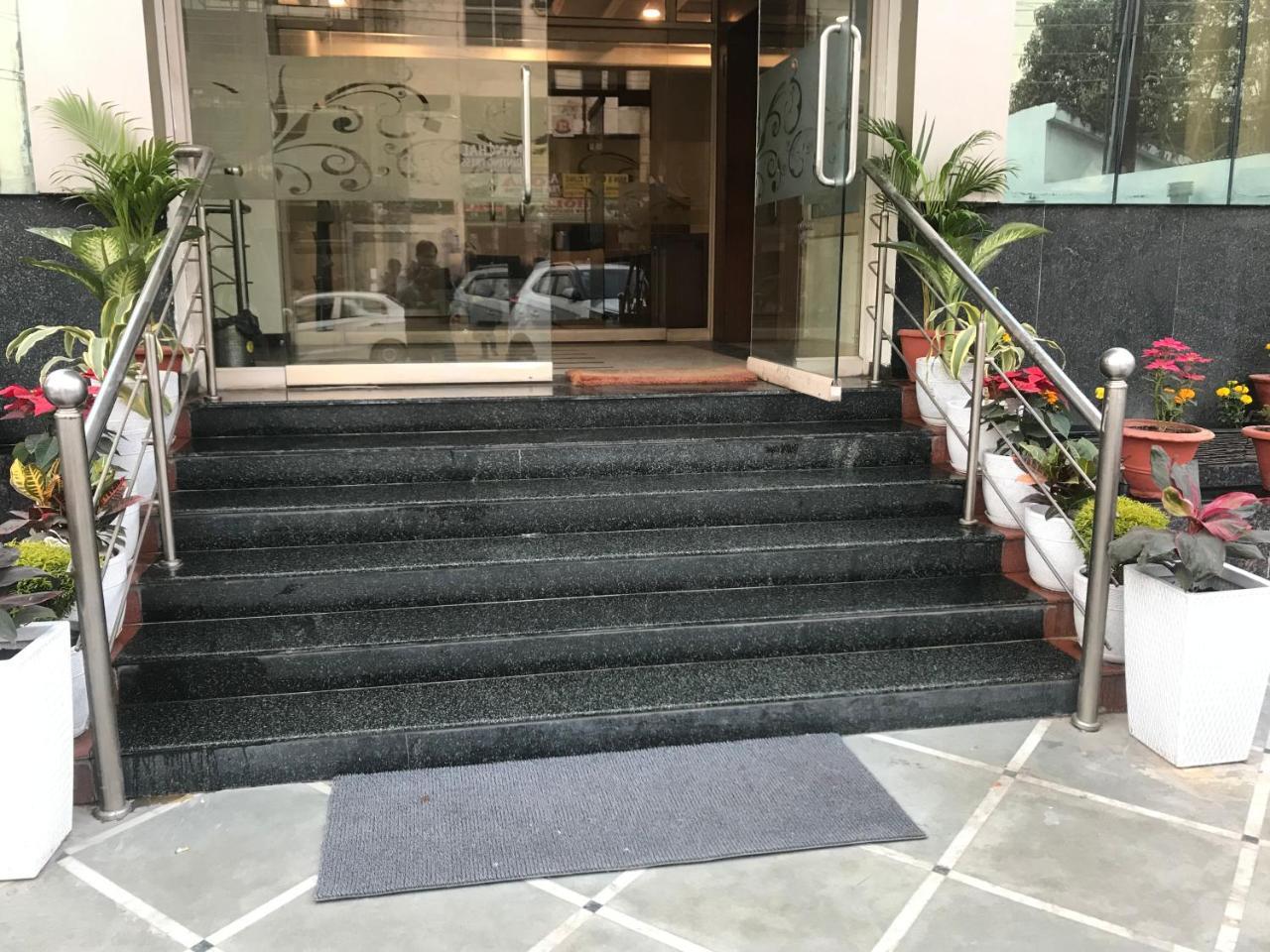 Hotel Sunrise Inn Lucknow Eksteriør billede